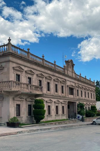 pexels-thethinframe-5156010